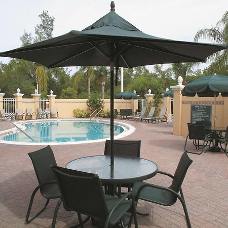 La Quinta By Wyndham Naples Downtown Hotel Екстериор снимка