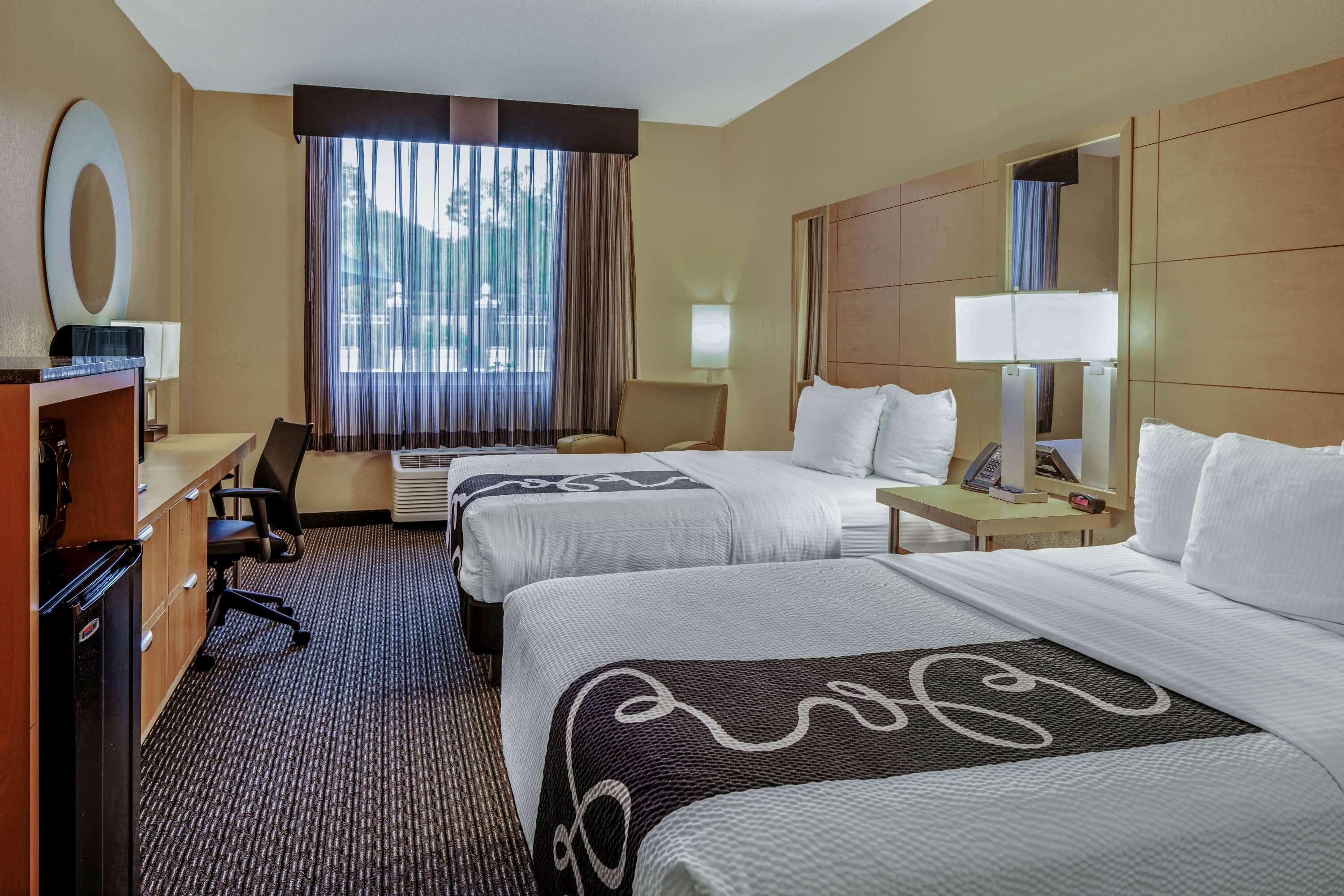 La Quinta By Wyndham Naples Downtown Hotel Екстериор снимка