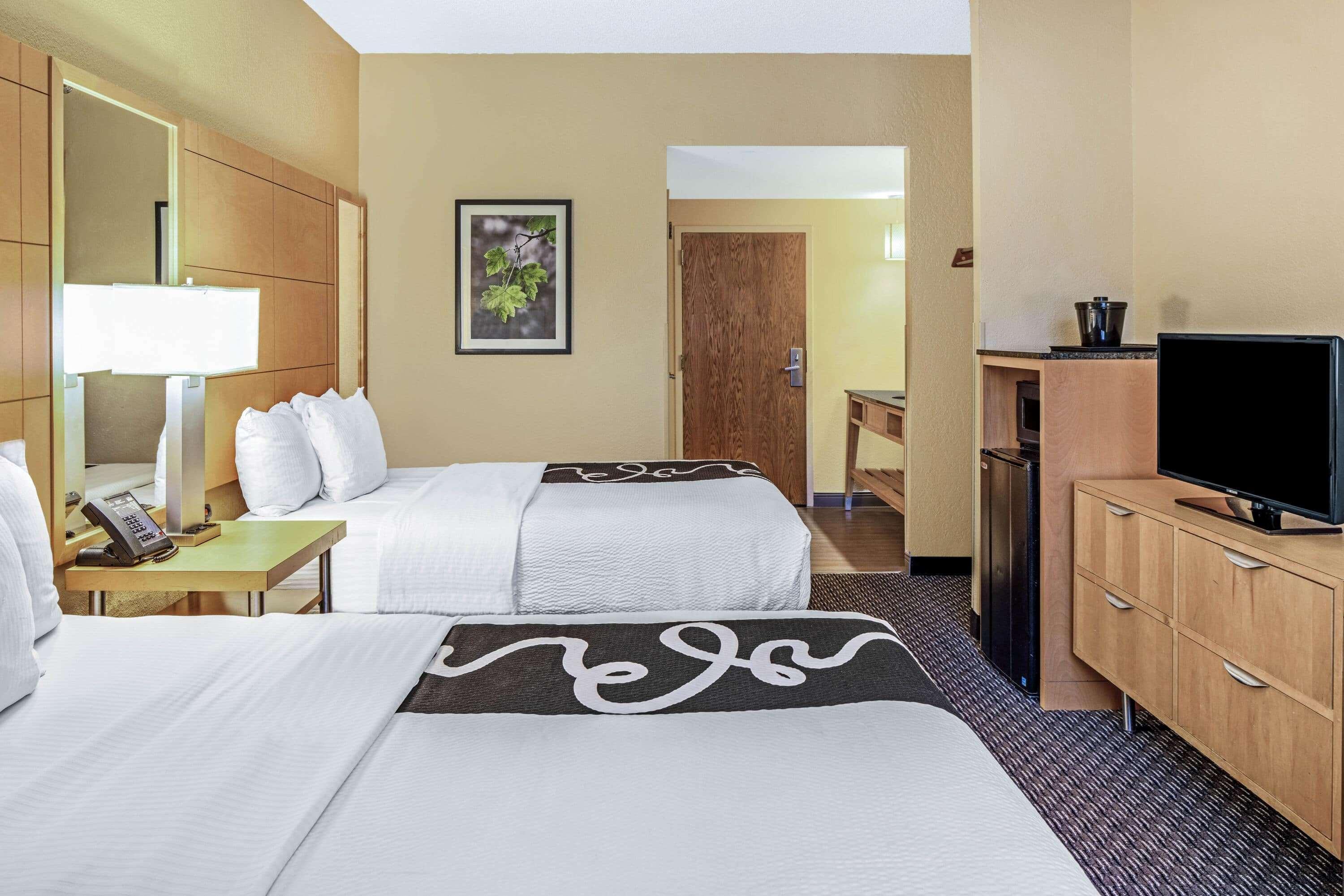 La Quinta By Wyndham Naples Downtown Hotel Екстериор снимка