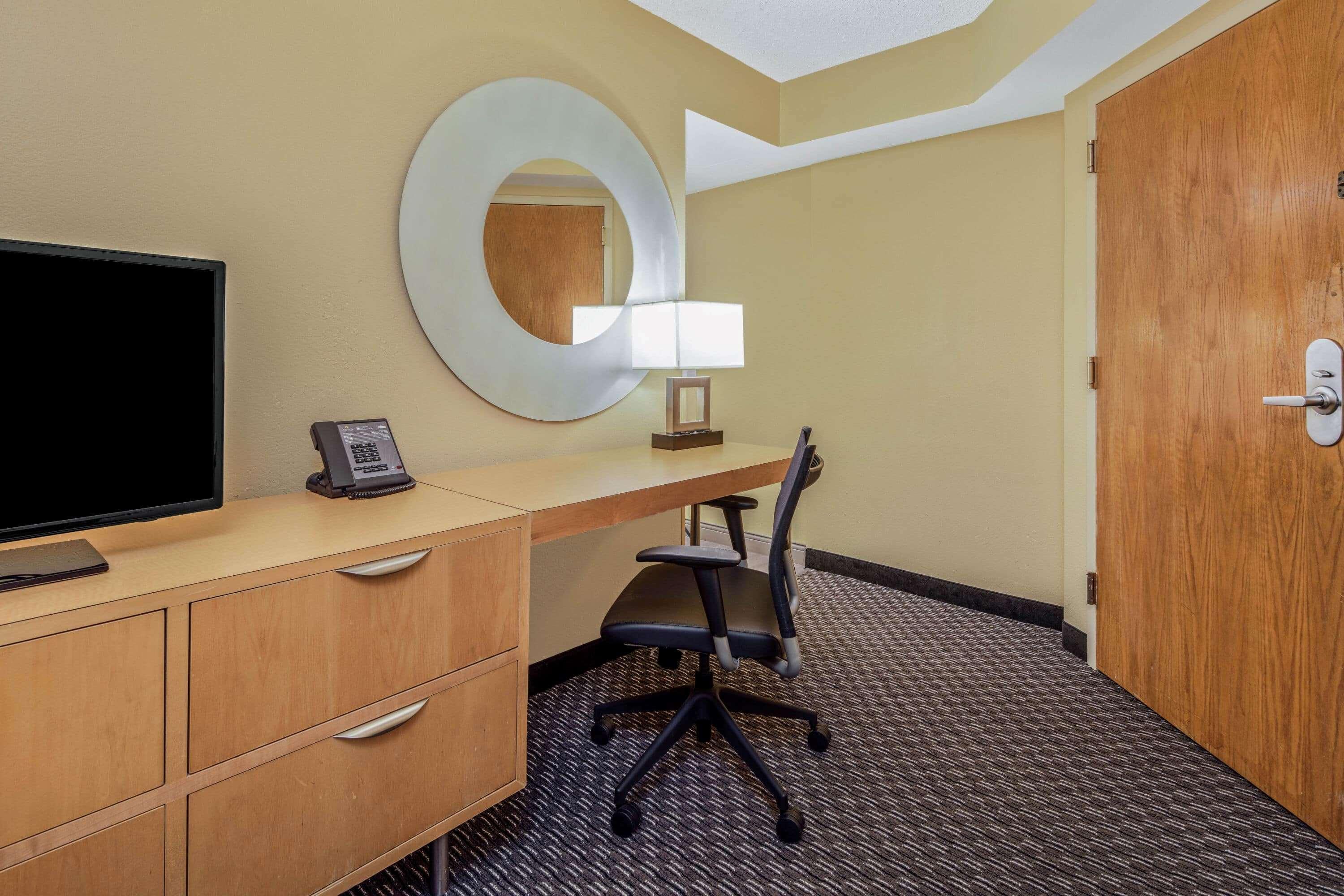 La Quinta By Wyndham Naples Downtown Hotel Екстериор снимка