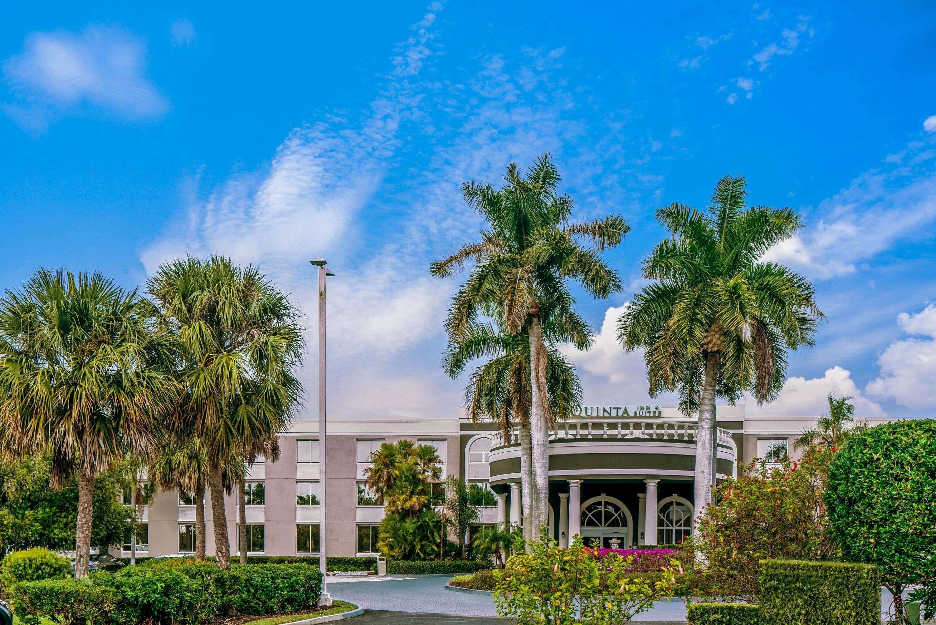 La Quinta By Wyndham Naples Downtown Hotel Екстериор снимка