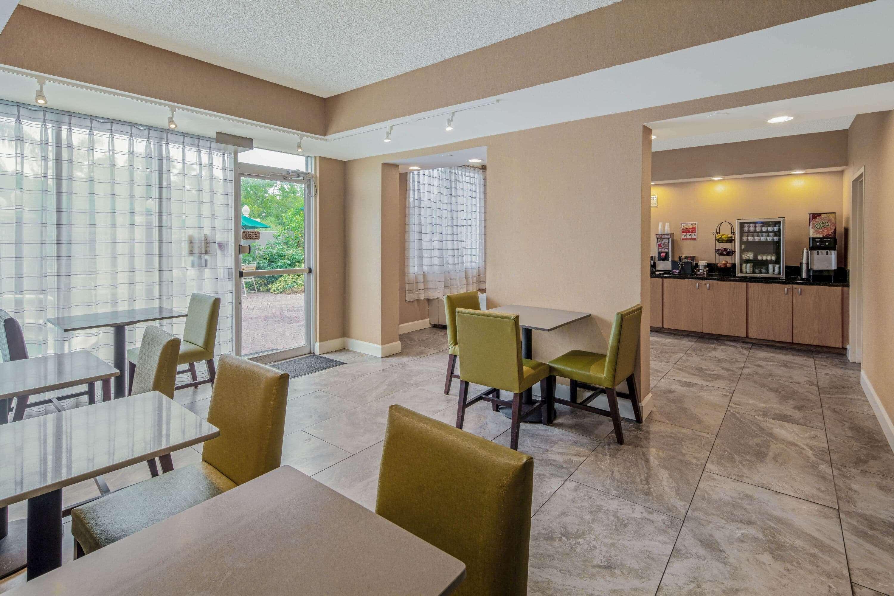 La Quinta By Wyndham Naples Downtown Hotel Екстериор снимка