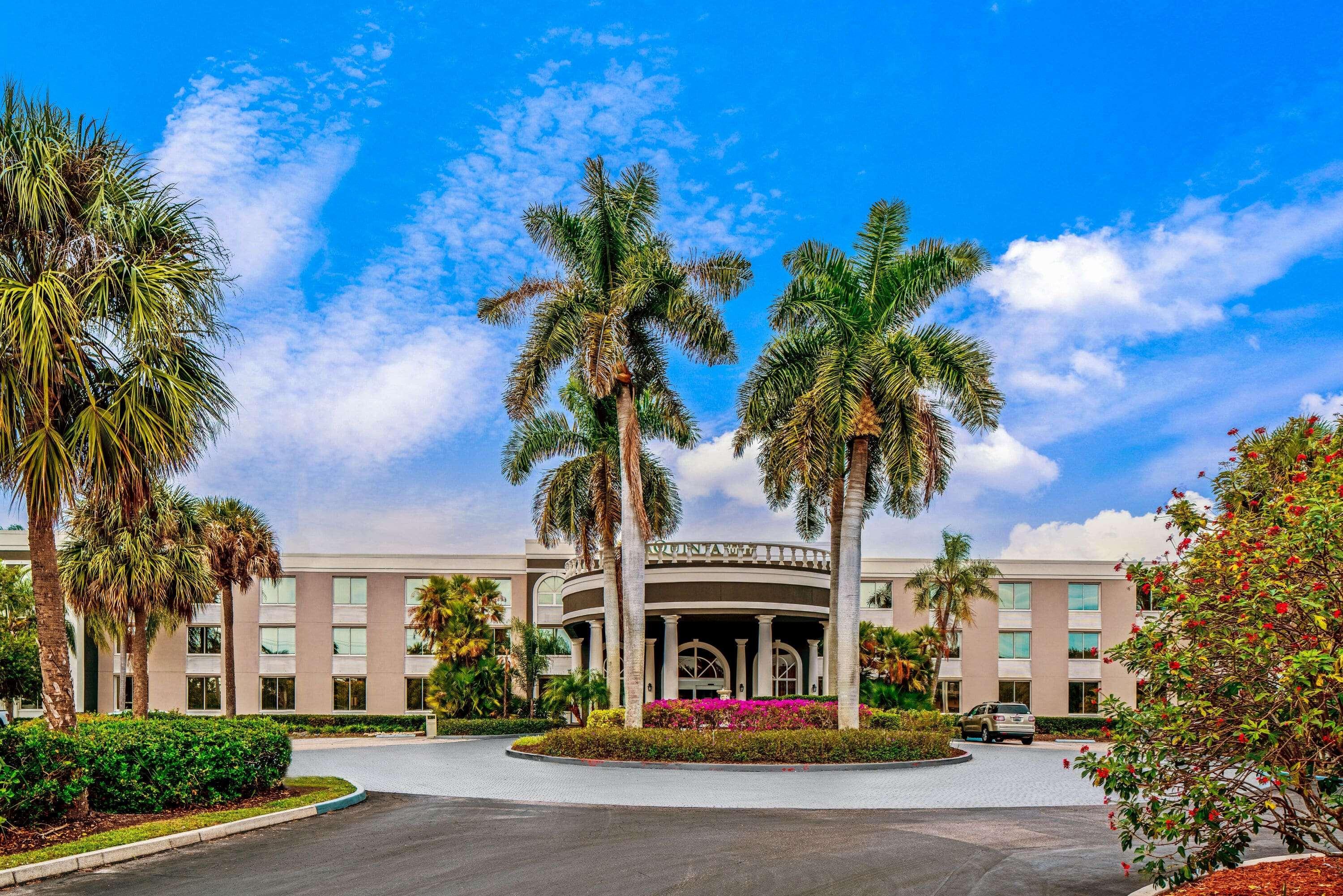 La Quinta By Wyndham Naples Downtown Hotel Екстериор снимка