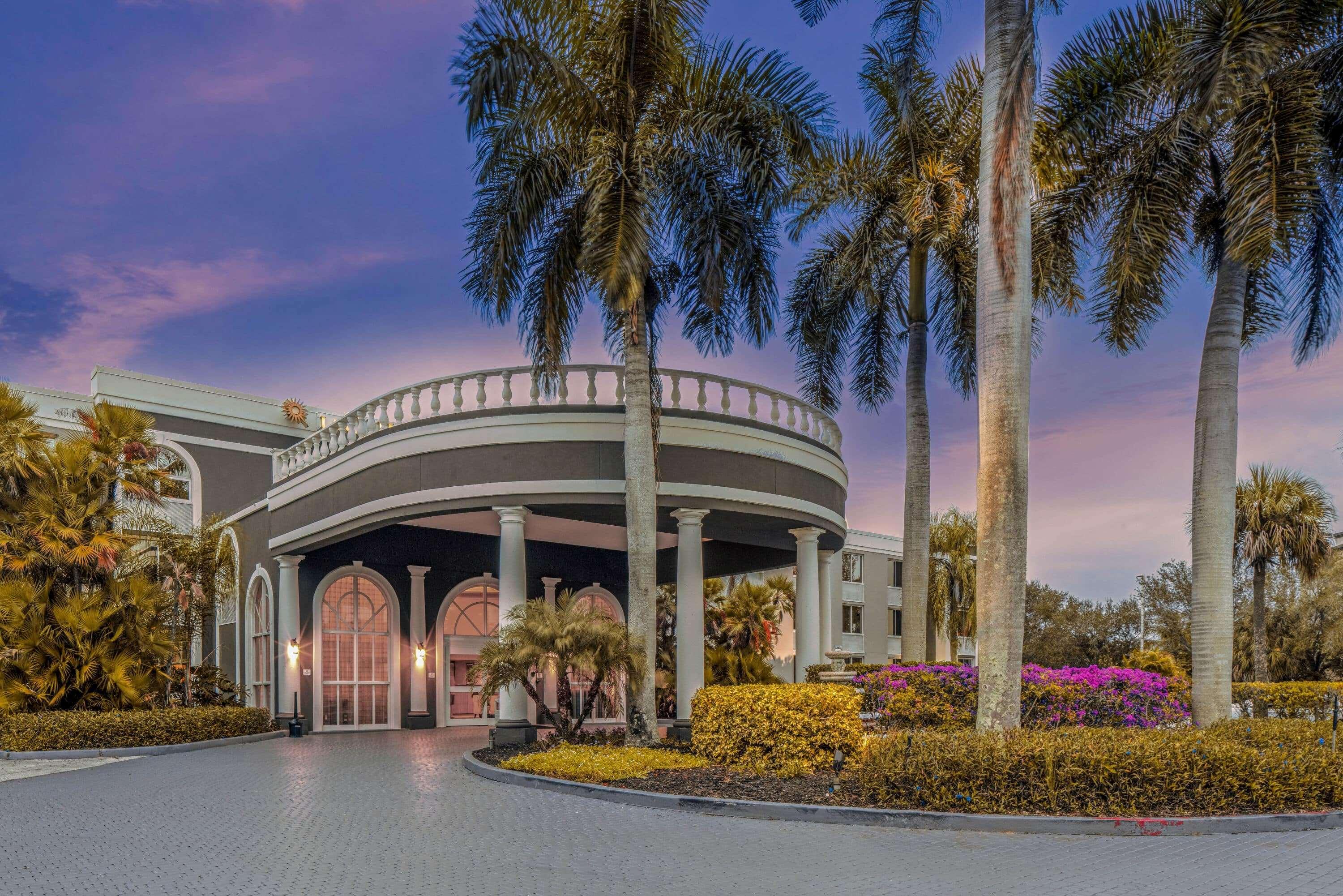 La Quinta By Wyndham Naples Downtown Hotel Екстериор снимка