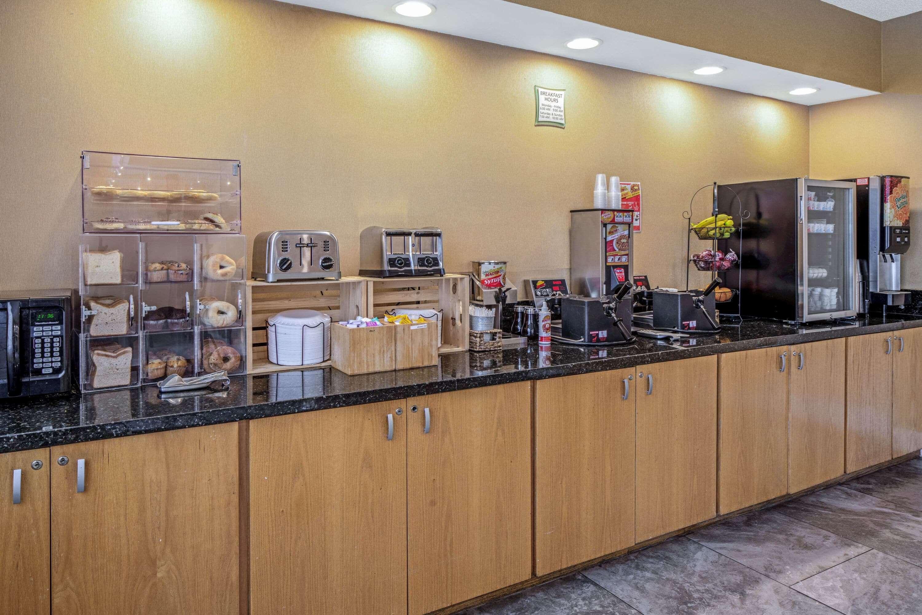 La Quinta By Wyndham Naples Downtown Hotel Екстериор снимка