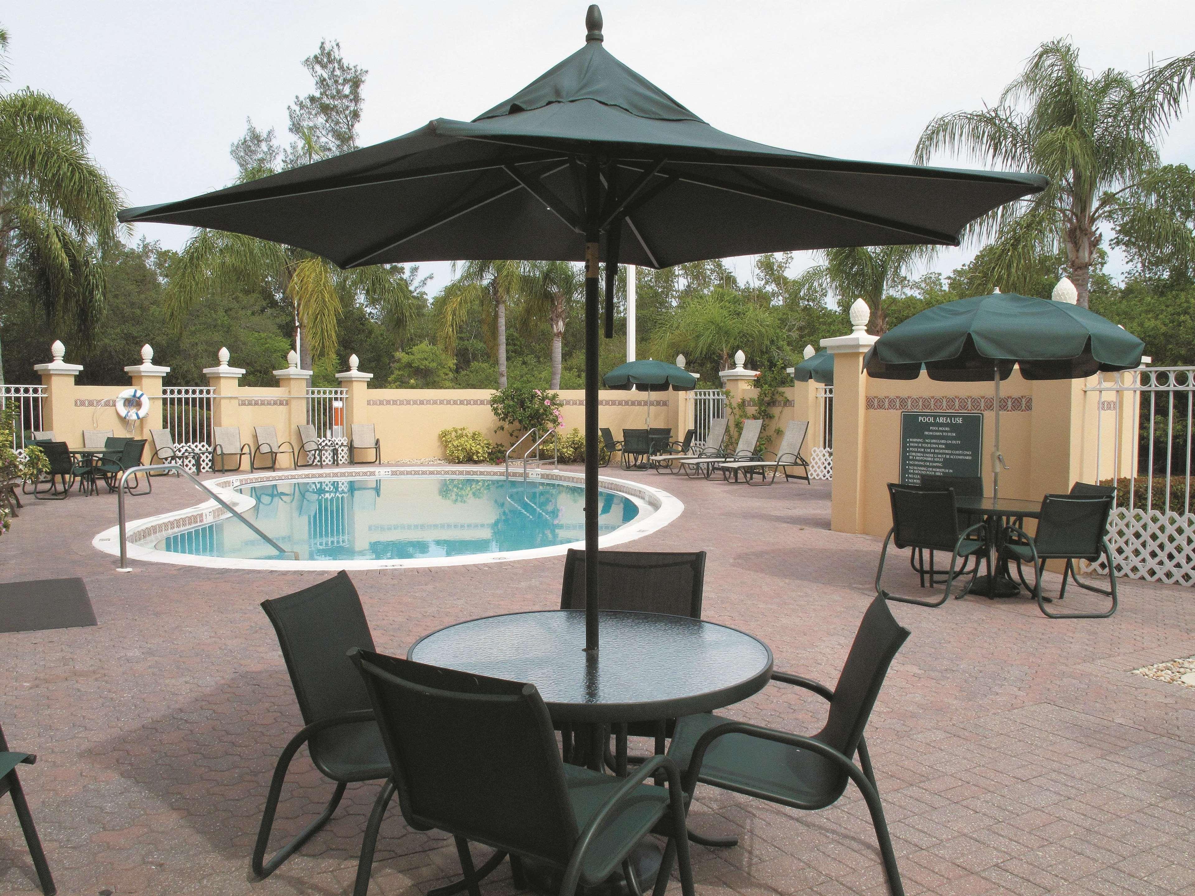 La Quinta By Wyndham Naples Downtown Hotel Екстериор снимка