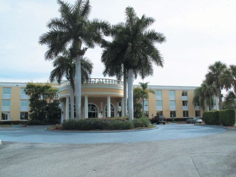 La Quinta By Wyndham Naples Downtown Hotel Екстериор снимка
