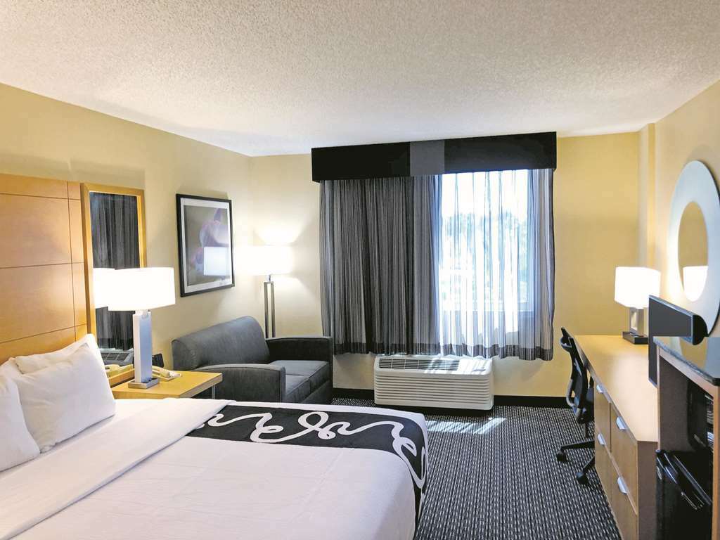La Quinta By Wyndham Naples Downtown Hotel Стая снимка