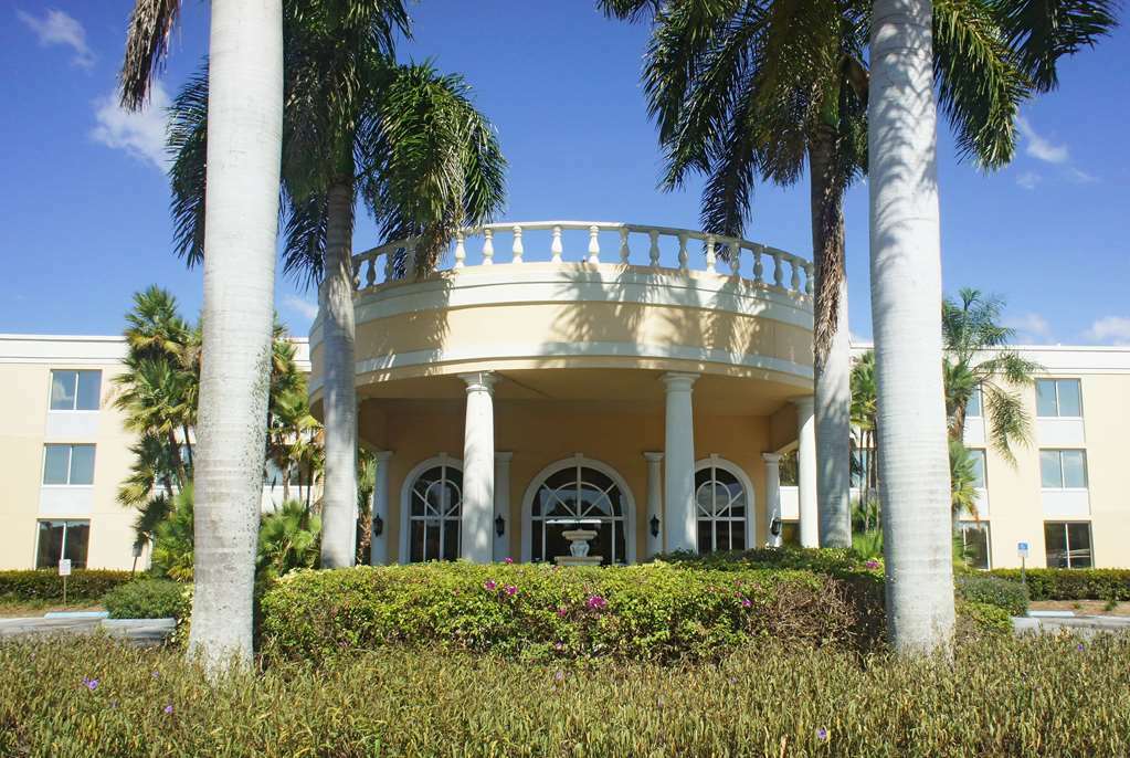 La Quinta By Wyndham Naples Downtown Hotel Екстериор снимка