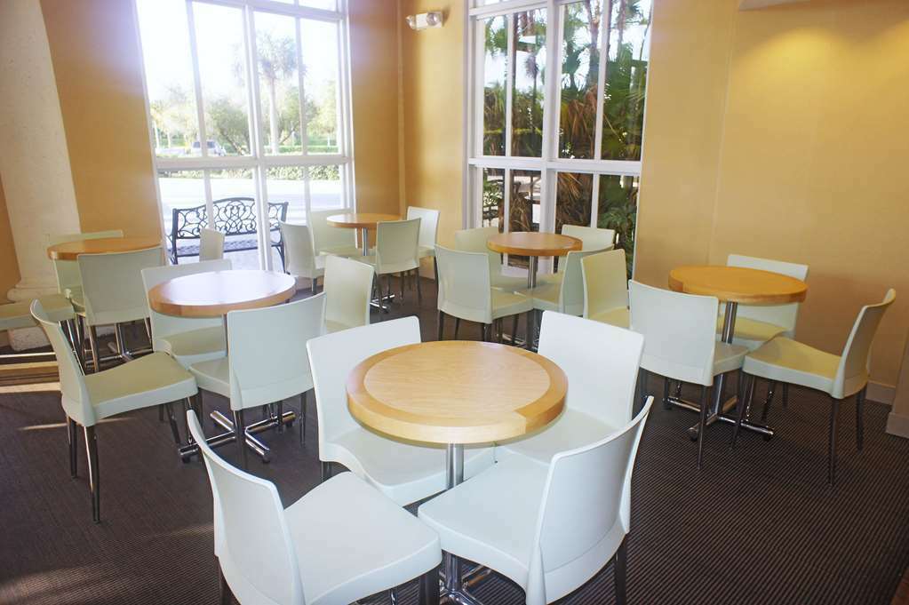 La Quinta By Wyndham Naples Downtown Hotel Съоръжения снимка