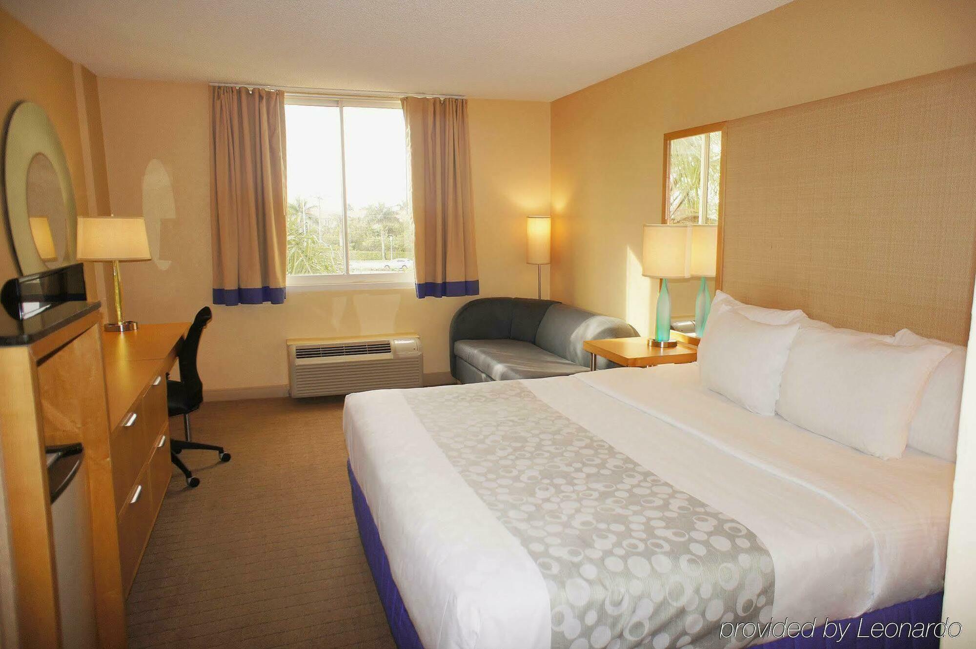 La Quinta By Wyndham Naples Downtown Hotel Екстериор снимка