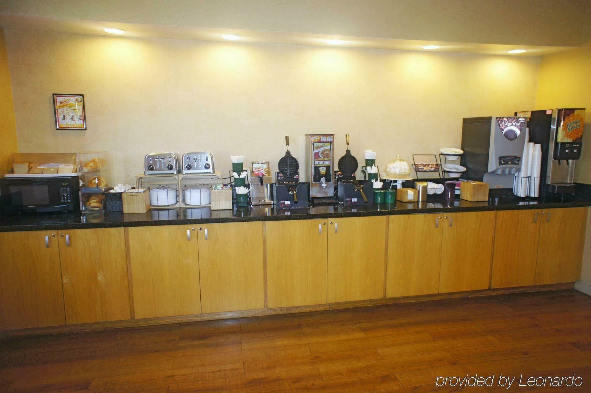 La Quinta By Wyndham Naples Downtown Hotel Екстериор снимка