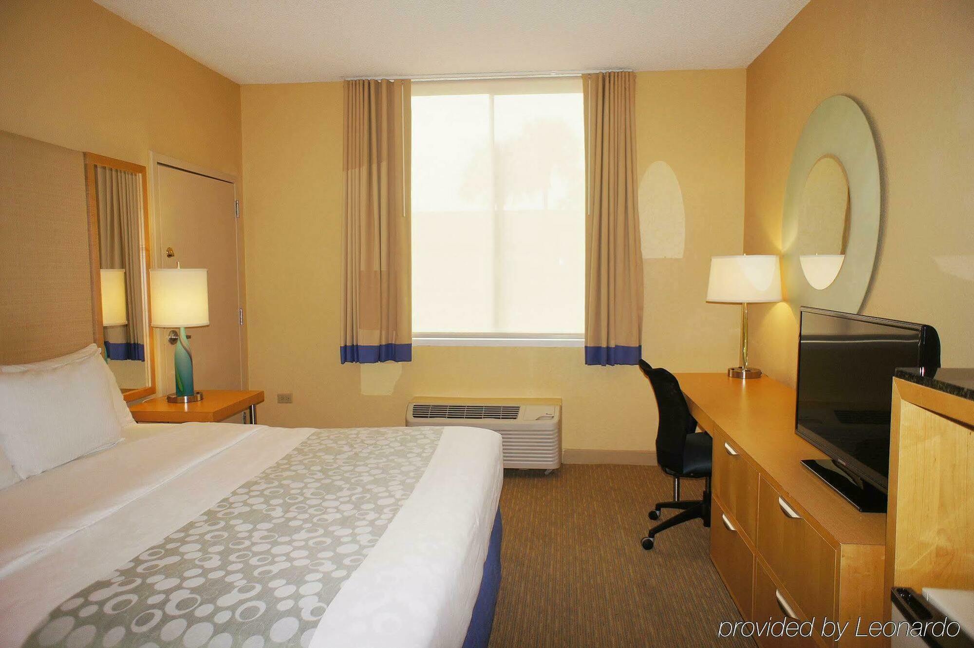 La Quinta By Wyndham Naples Downtown Hotel Екстериор снимка