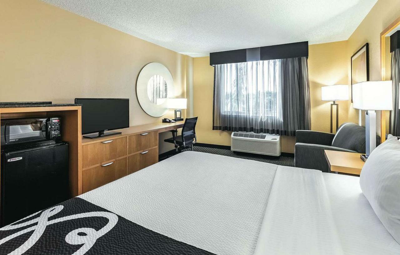 La Quinta By Wyndham Naples Downtown Hotel Екстериор снимка