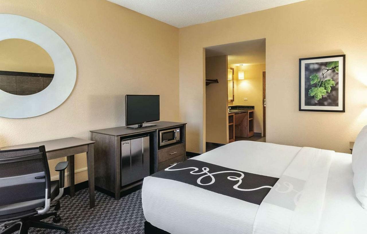 La Quinta By Wyndham Naples Downtown Hotel Екстериор снимка