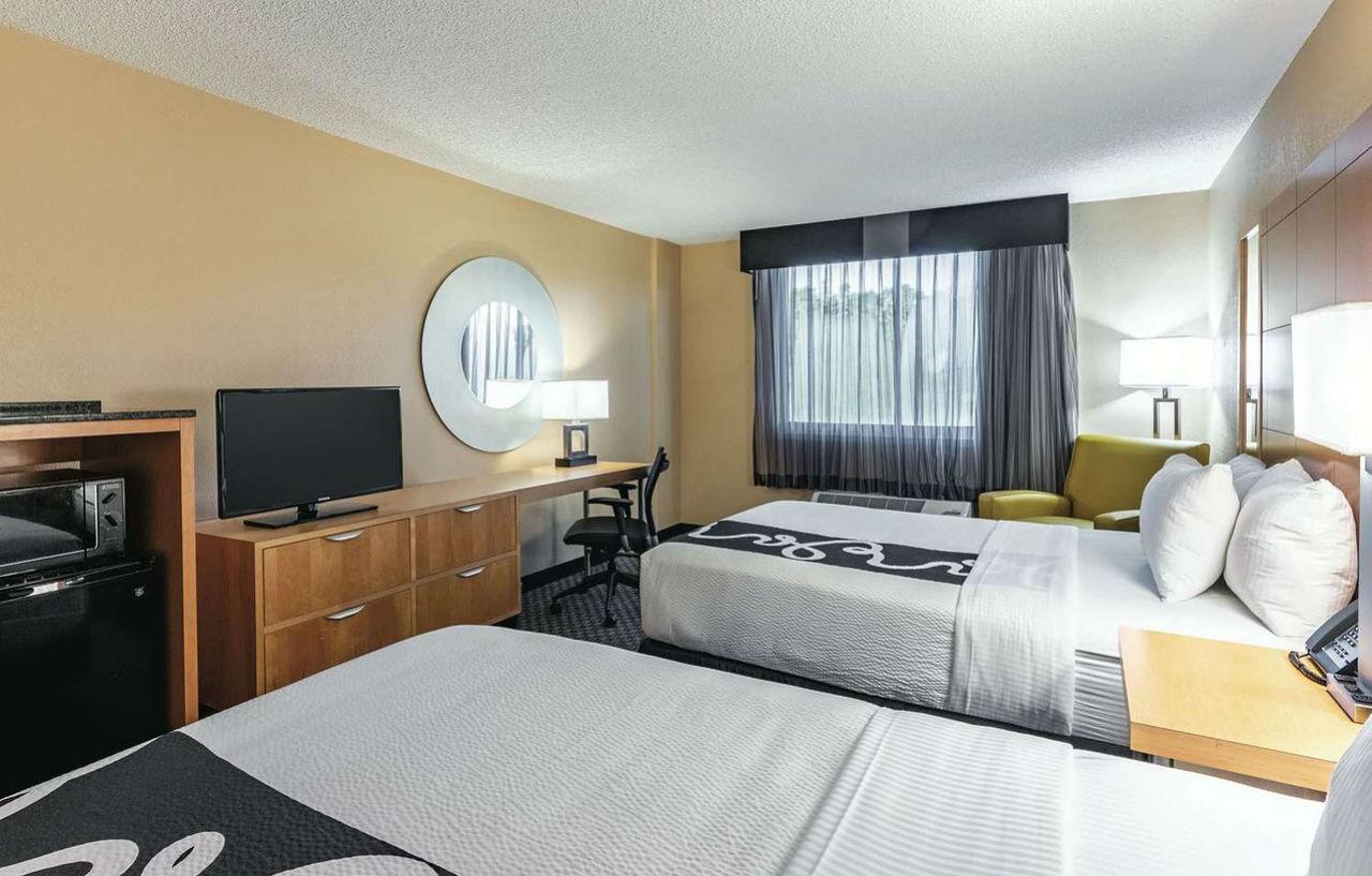 La Quinta By Wyndham Naples Downtown Hotel Екстериор снимка